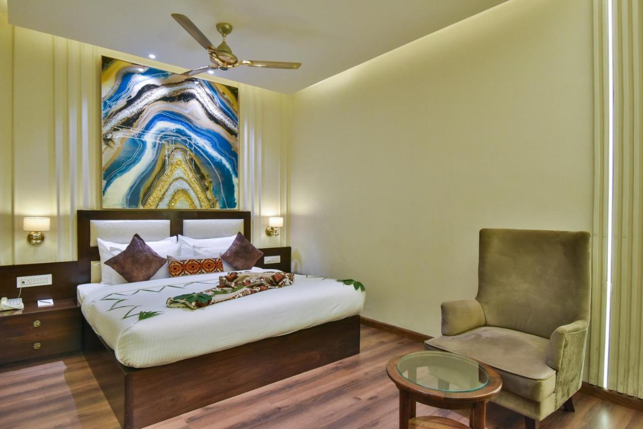 Hotel Br Grand With Nimo Club Amritsar -5 Mint From Golden Temple Екстериор снимка
