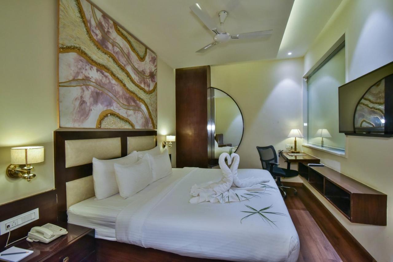 Hotel Br Grand With Nimo Club Amritsar -5 Mint From Golden Temple Екстериор снимка